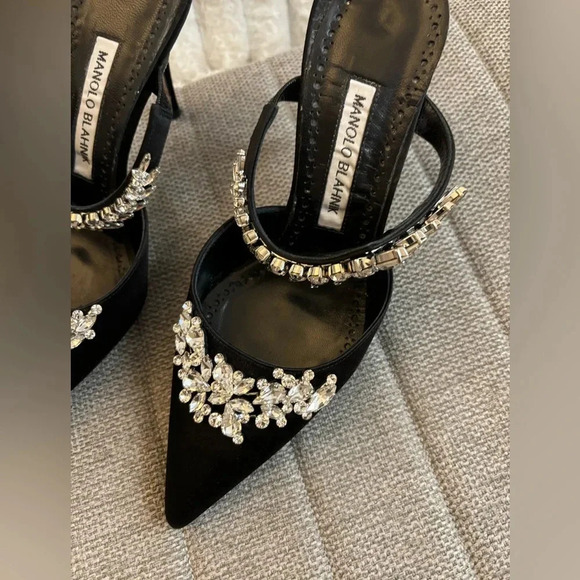 Manolo Blahnik Women's Black Lurum Embellished Mule Shoe Sz US 7/EU 37 - Picture 6 of 11